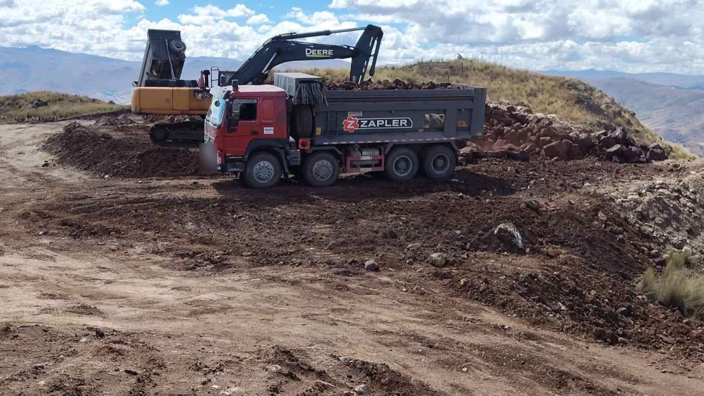 Carguío de mineral en mina