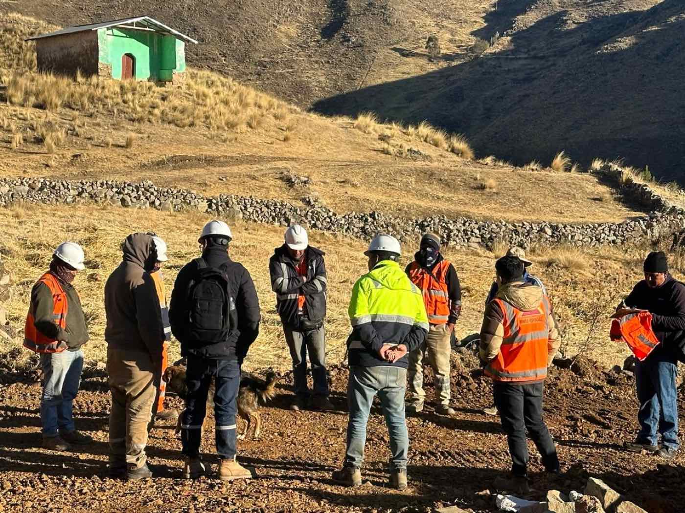 Centurion Minerals · equipo técnico en campo